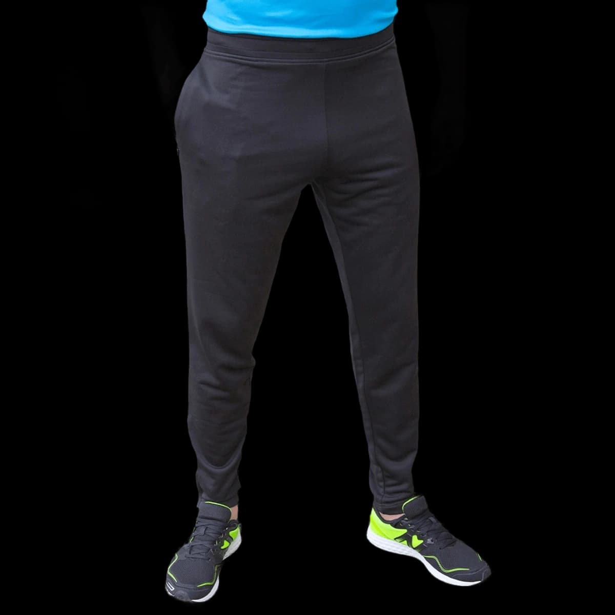 Spiro Slim Fit Joggers — model