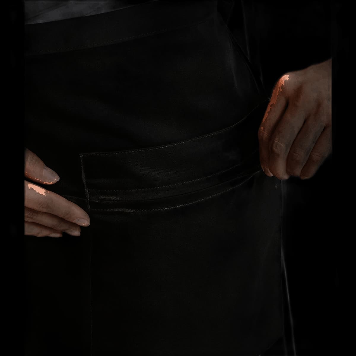 Premier Zip Pocket Waist Apron — model