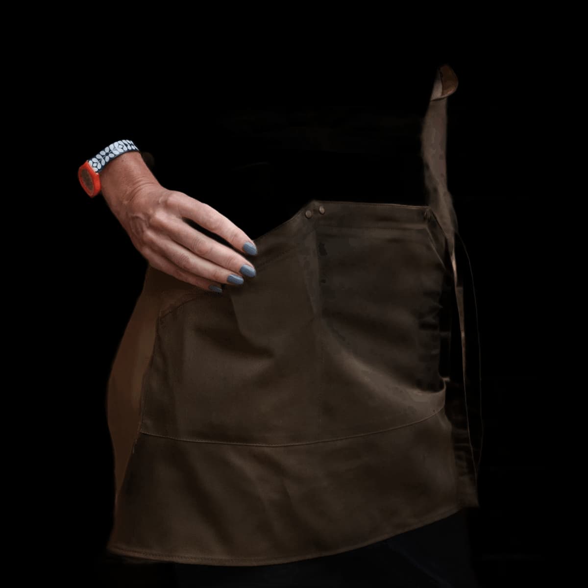 Le Chef Utility Waist Apron — model